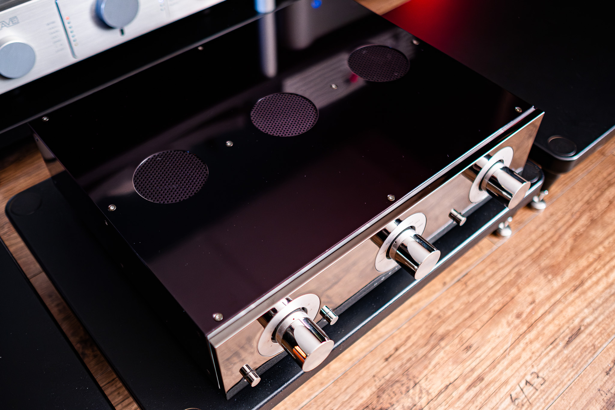 Hovland HP 100 tube preamplifier, top and front view